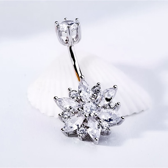 ⚜️[𝟯/$𝟮𝟴]⚜️NEW CZ Flower Navel Ring Steel - Picture 5 of 8